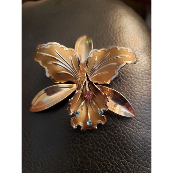 Vintage Goldtone Irish Flower w/Pink & Blue Rhinestones Brooch Pin - Picture 1 of 5